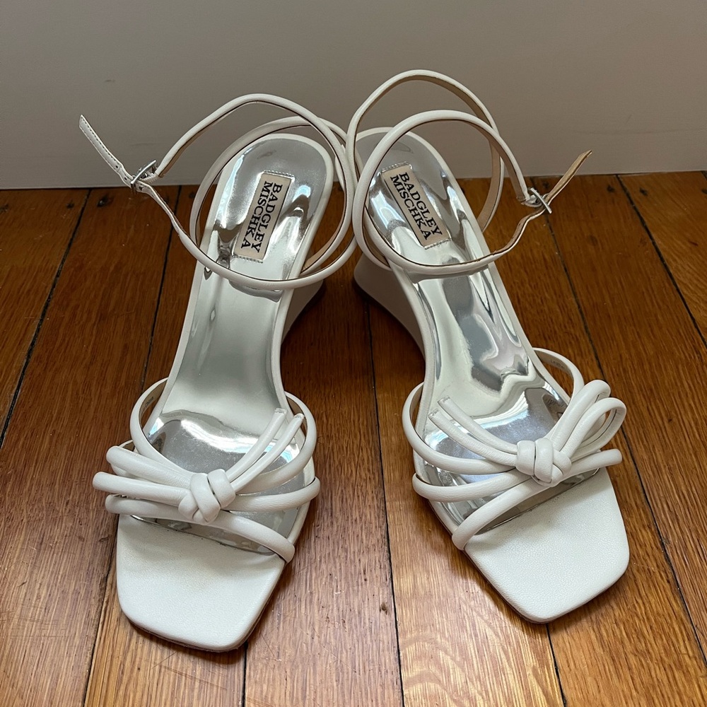 Badgley Mischka White Knot Strap Wedge Sandals